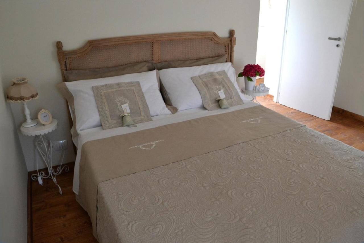 La Dimora Di Artemide Bed & Breakfast นิเคลิโน ภายนอก รูปภาพ